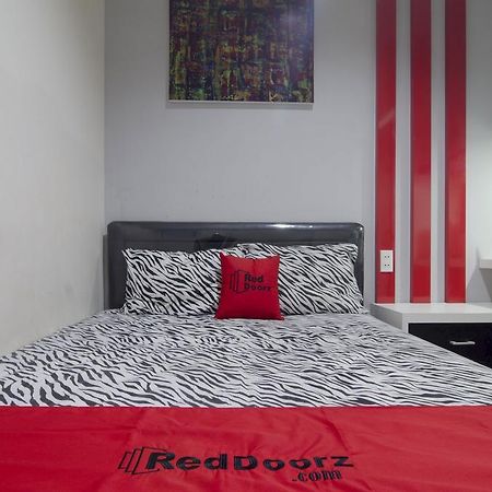 Hotel Reddoorz Near Lawang Sewu Semarang Exterior foto