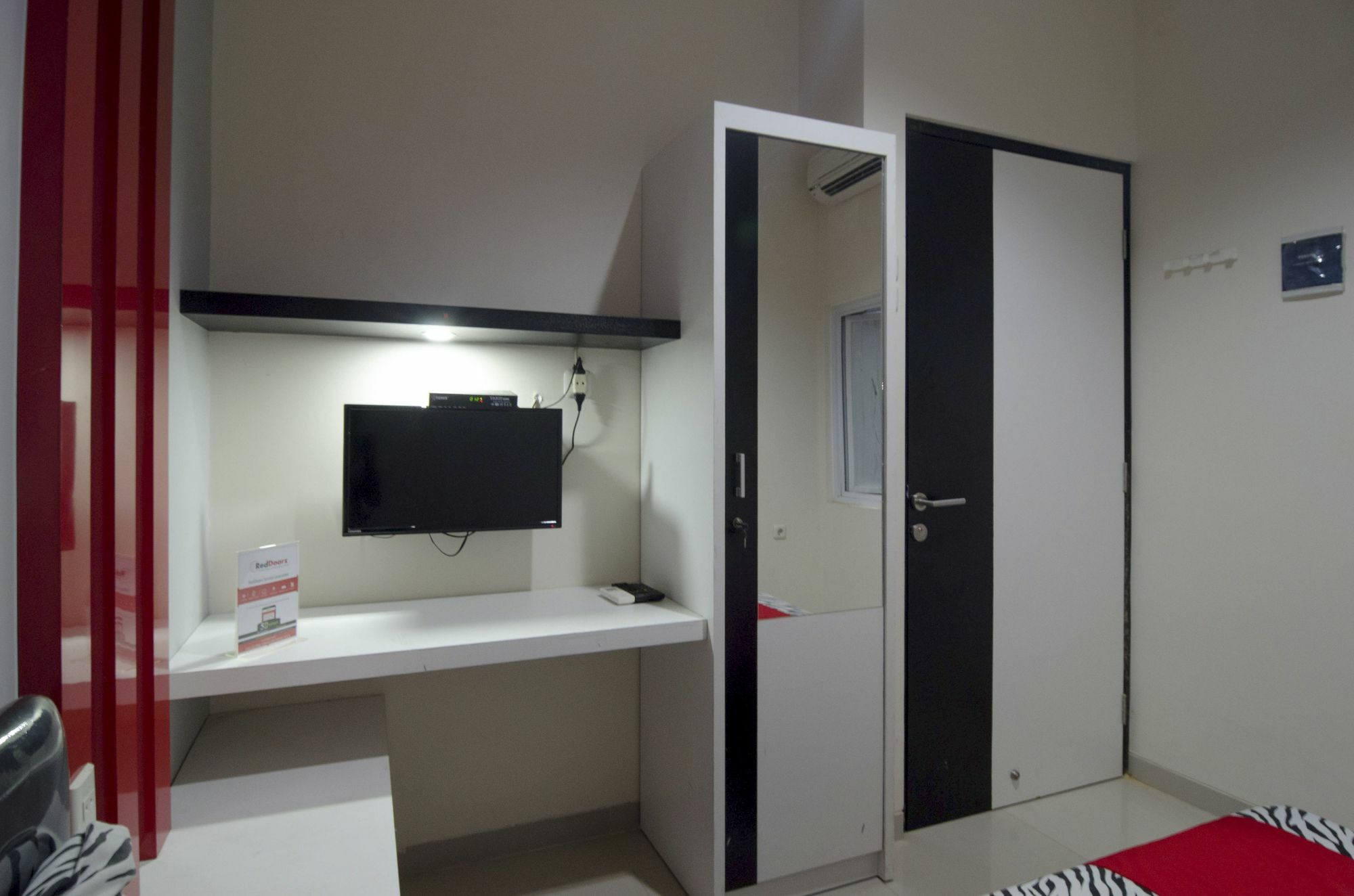 Hotel Reddoorz Near Lawang Sewu Semarang Exterior foto
