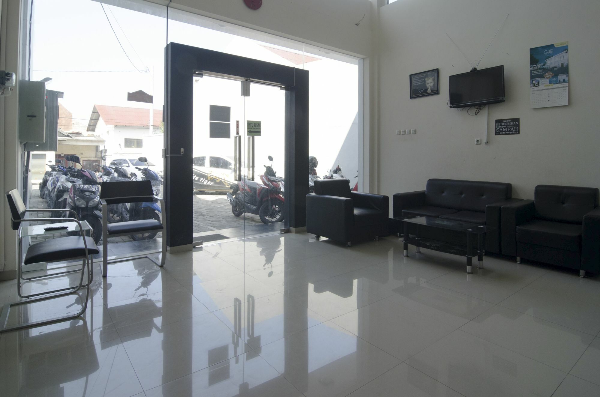Hotel Reddoorz Near Lawang Sewu Semarang Exterior foto