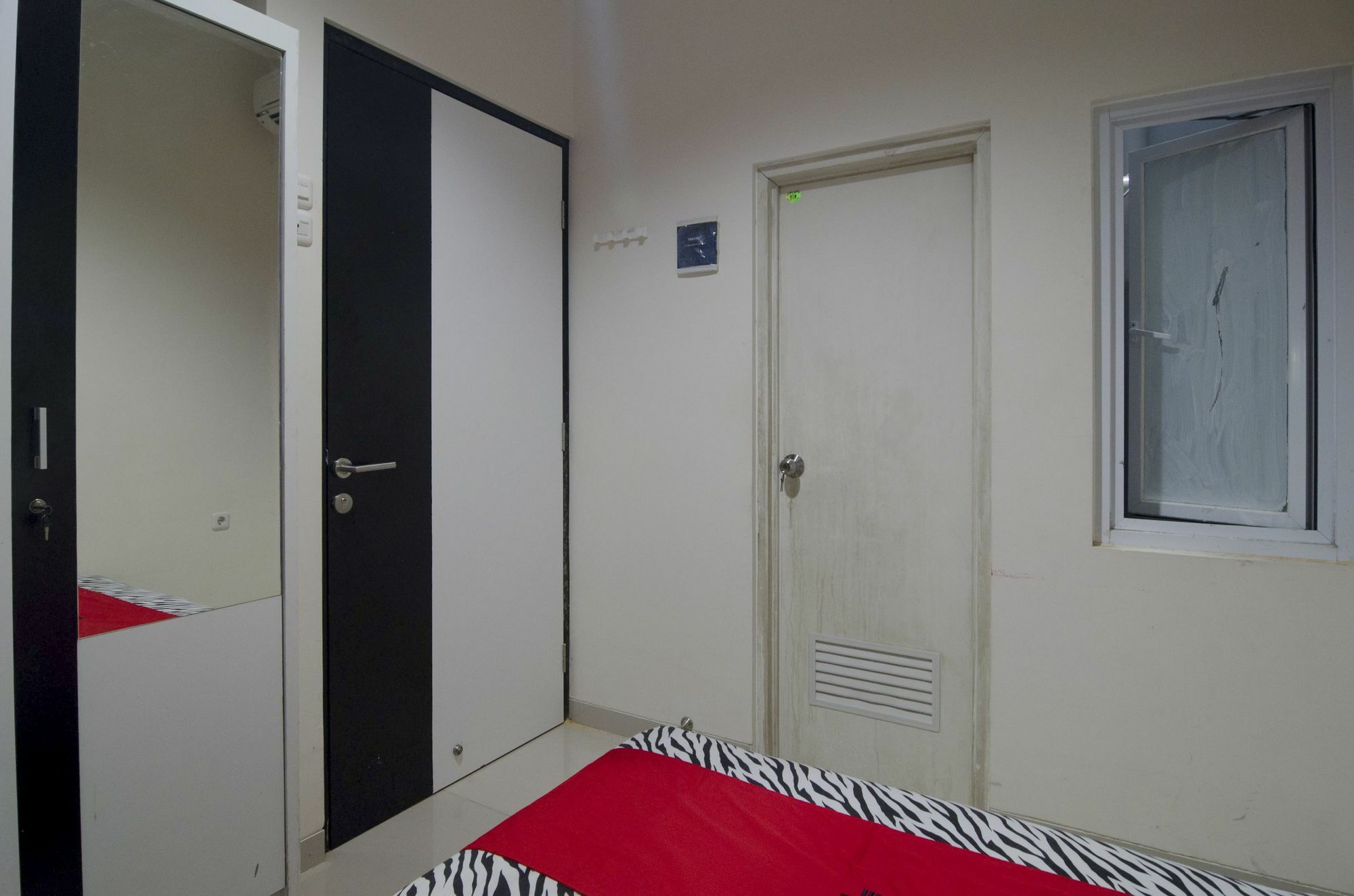 Hotel Reddoorz Near Lawang Sewu Semarang Exterior foto