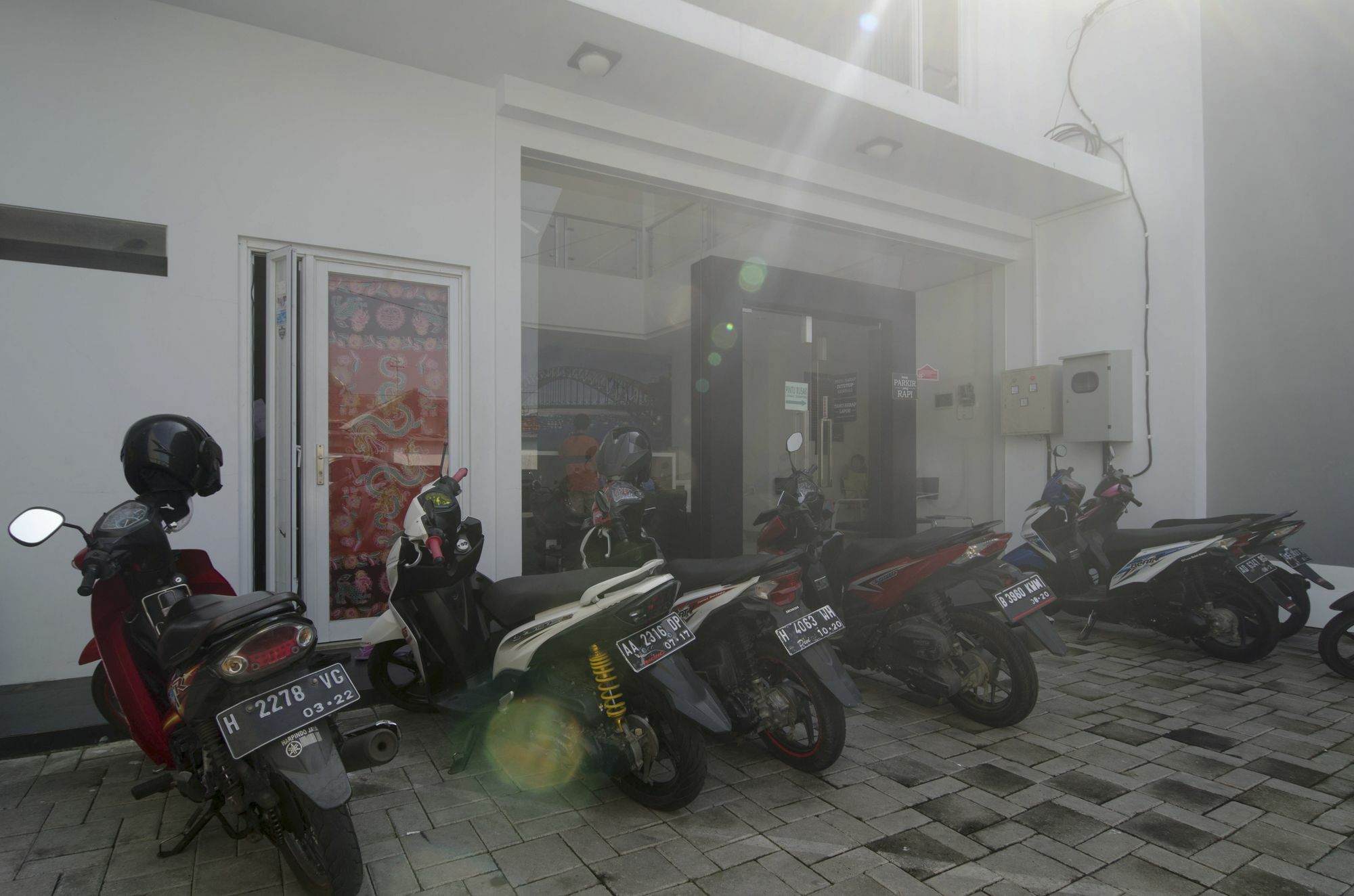 Hotel Reddoorz Near Lawang Sewu Semarang Exterior foto