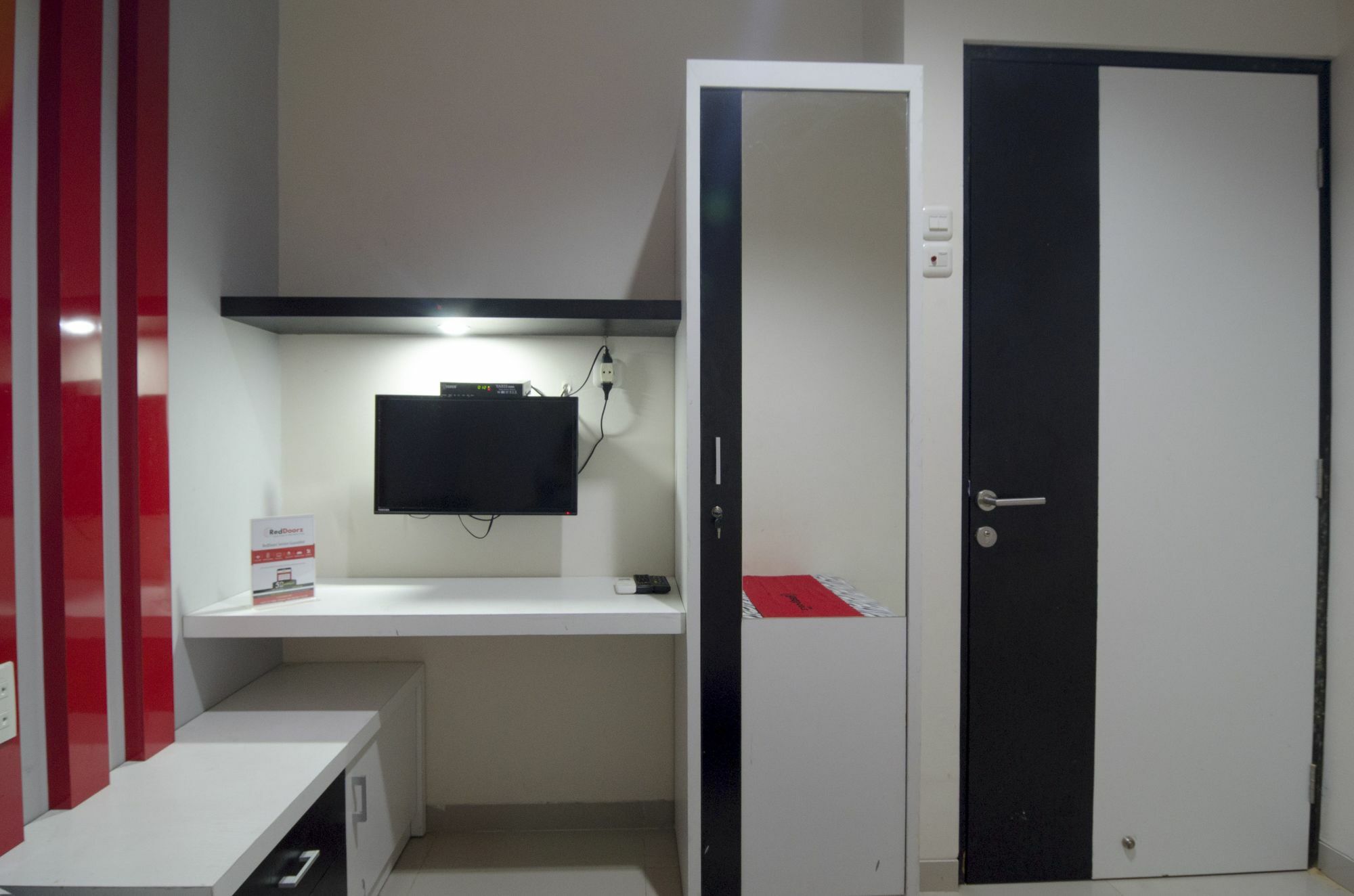 Hotel Reddoorz Near Lawang Sewu Semarang Exterior foto